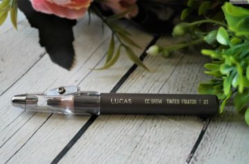 CC Brow Восковый карандаш для бровей WAX FIXATOR